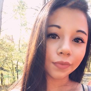 Meet your Posher, Carolina